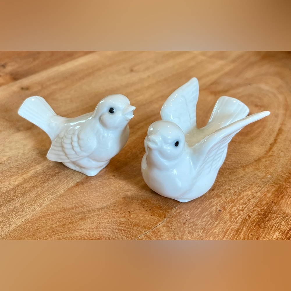 Vintage White Japanese Porcelain Bird Figurine Pair – Decorative Bird Accents
